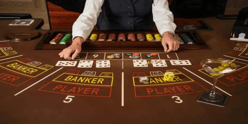 Baccarat – Trò chơi cá cược đơn giản, phổ biến tại các sòng bạc.